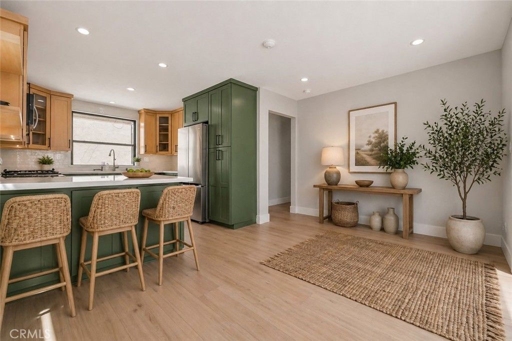 Image 9 of property listing at 2117 Grant Avenue 1, Redondo Beach, CA 90278