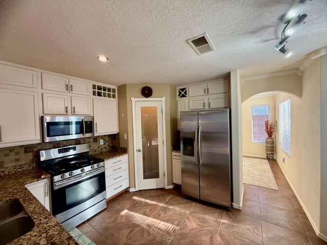 10909 Dream Weaver Drive NW, Albuquerque, NM 87114