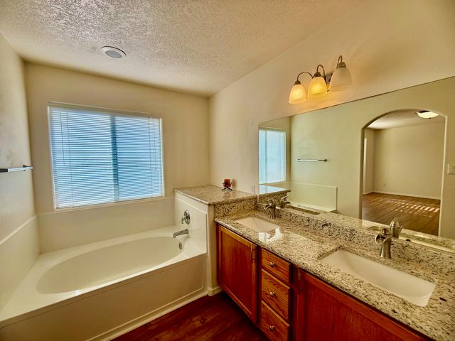 10909 Dream Weaver Drive NW, Albuquerque, NM 87114