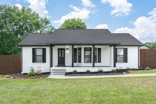 2068 Shawnee Ln, Greenbrier, TN 37073