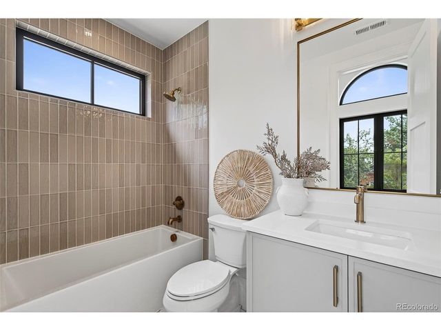 2045 S Cook St, Denver, CO 80210