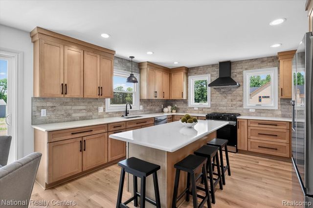 2601 Westwind Drive, Highland, MI 48357