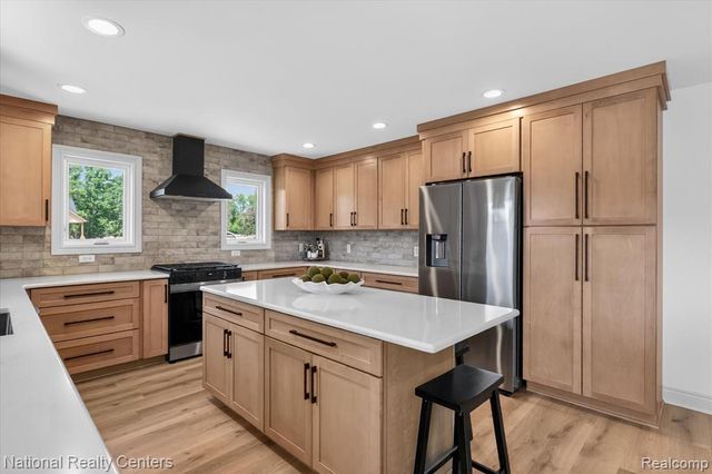 2601 Westwind Drive, Highland, MI 48357