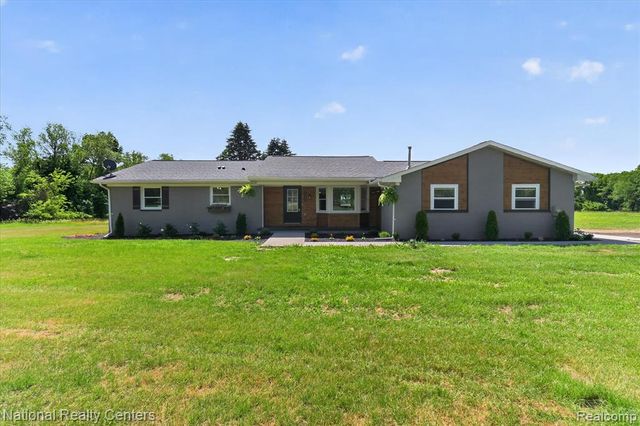 2601 Westwind Drive, Highland, MI 48357