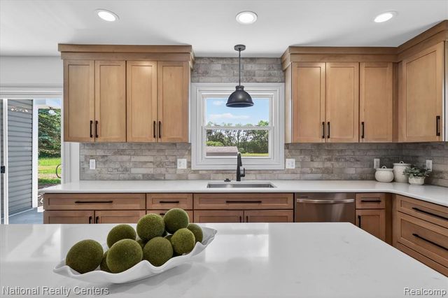 2601 Westwind Drive, Highland, MI 48357