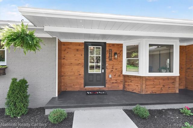 2601 Westwind Drive, Highland, MI 48357