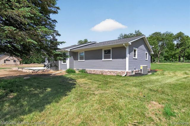2601 Westwind Drive, Highland, MI 48357