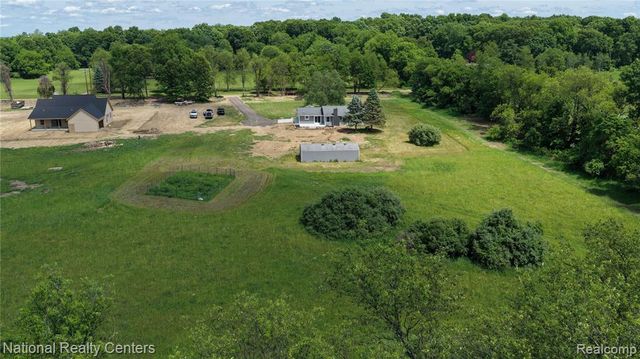 2601 Westwind Drive, Highland, MI 48357