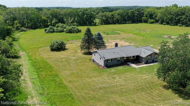 2601 Westwind Drive, Highland, MI 48357