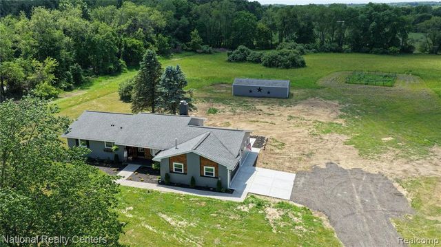 2601 Westwind Drive, Highland, MI 48357