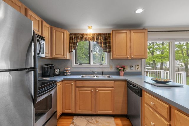 17 Outpost Lane, Centerville, MA 02632