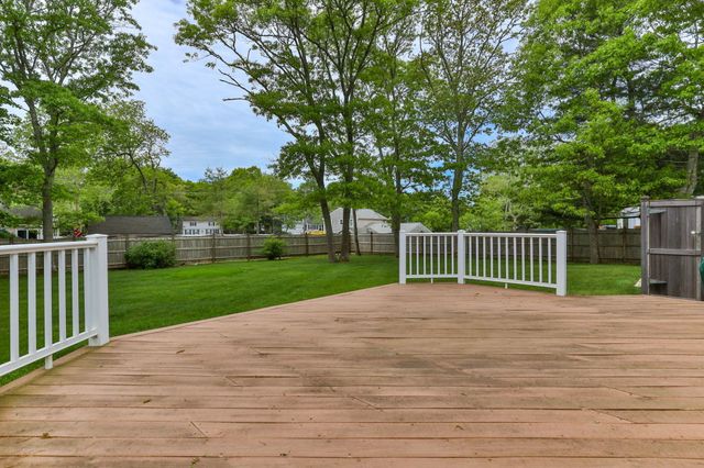 17 Outpost Lane, Centerville, MA 02632