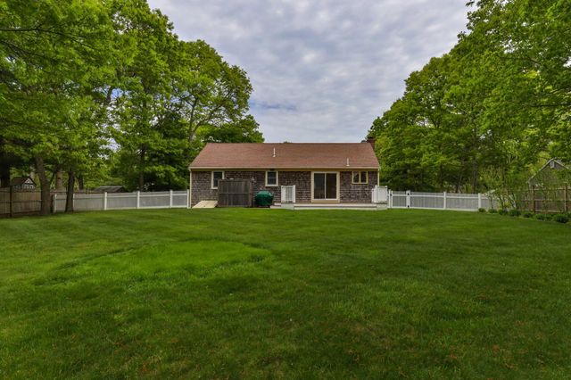 17 Outpost Lane, Centerville, MA 02632
