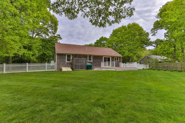 17 Outpost Lane, Centerville, MA 02632