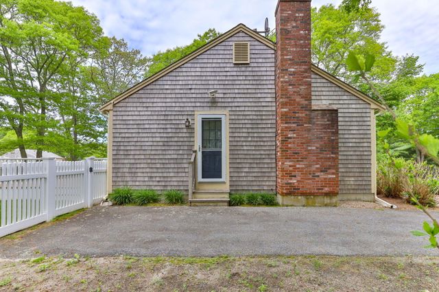 17 Outpost Lane, Centerville, MA 02632