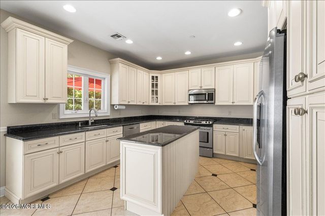 31 White Oak Lane, Aberdeen, NJ 07747