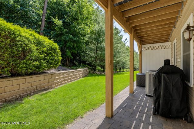 31 White Oak Lane, Aberdeen, NJ 07747