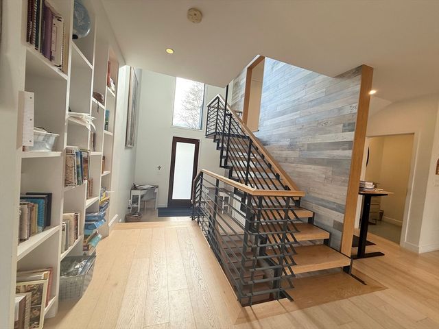 6 Parkside Dr 6, Boston, MA 02130