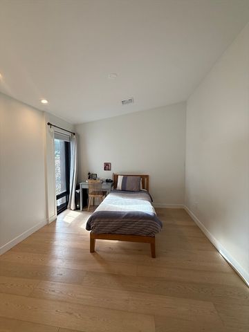 6 Parkside Dr 6, Boston, MA 02130