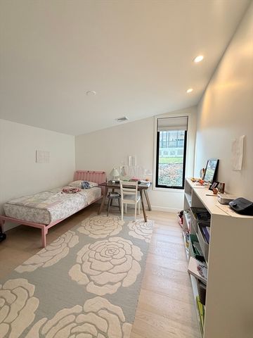 6 Parkside Dr 6, Boston, MA 02130