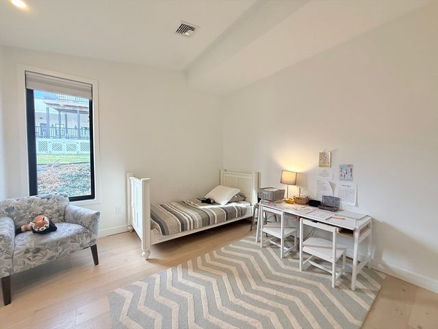 6 Parkside Dr 6, Boston, MA 02130