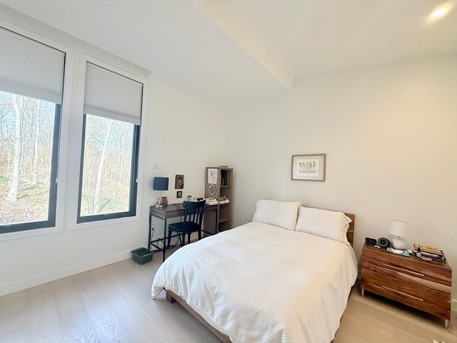 6 Parkside Dr 6, Boston, MA 02130