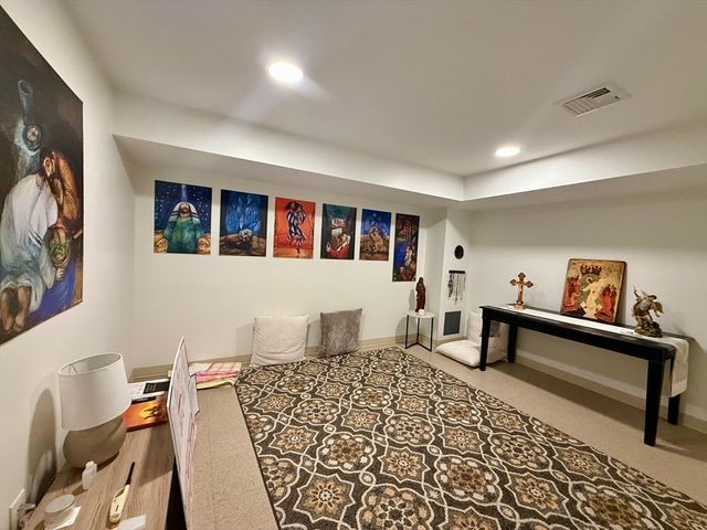 6 Parkside Dr 6, Boston, MA 02130