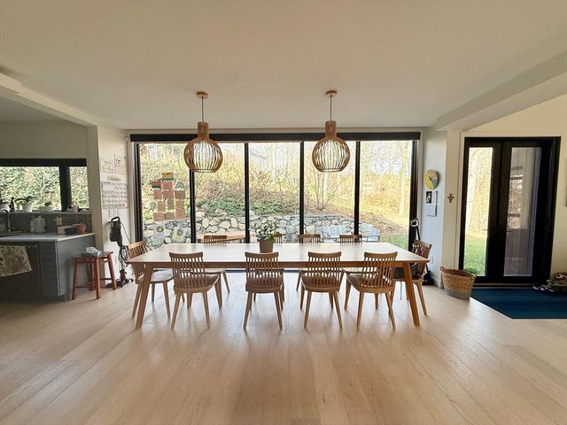 6 Parkside Dr 6, Boston, MA 02130