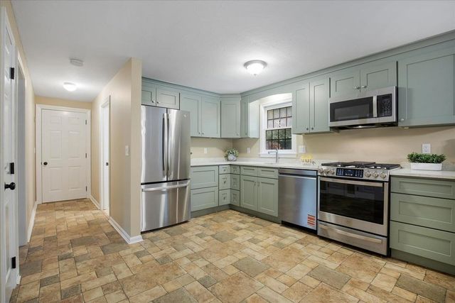 30 Currycomb Cir, Barnstable, MA 02668