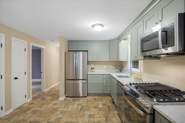 30 Currycomb Cir, Barnstable, MA 02668