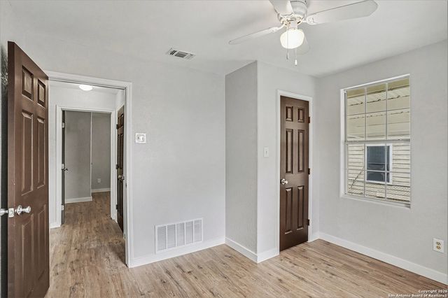 2039 Schley Ave, San Antonio, TX 78210