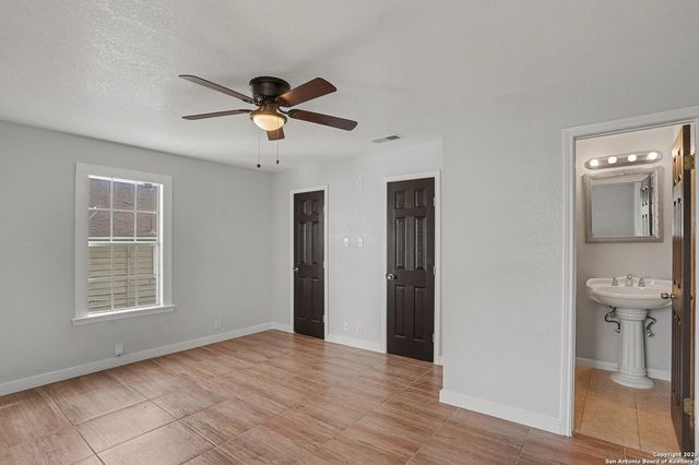 2039 Schley Ave, San Antonio, TX 78210