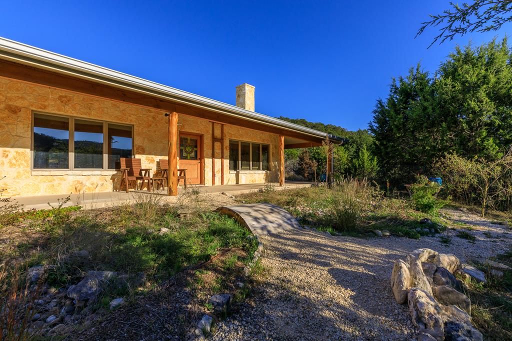 2269 Old Rocksprings Rd, Leakey, TX 78873