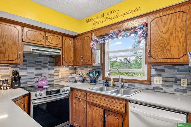 11026 N 50th Avenue, Omaha, NE 68152