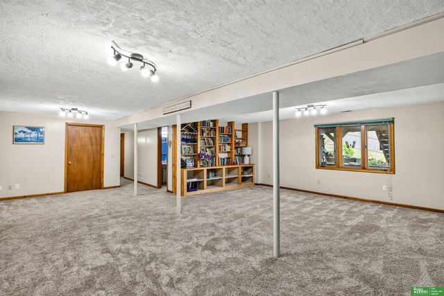 11026 N 50th Avenue, Omaha, NE 68152
