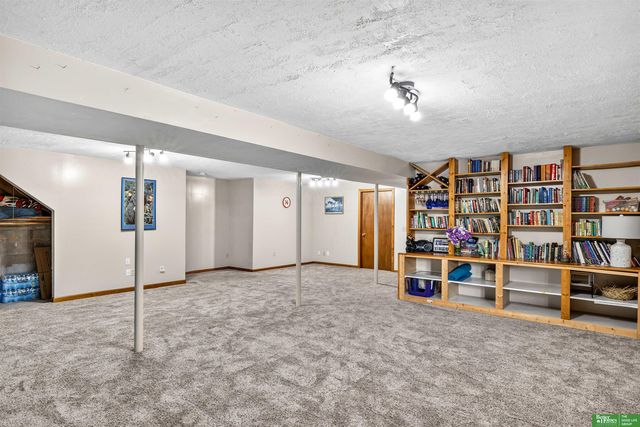 11026 N 50th Avenue, Omaha, NE 68152