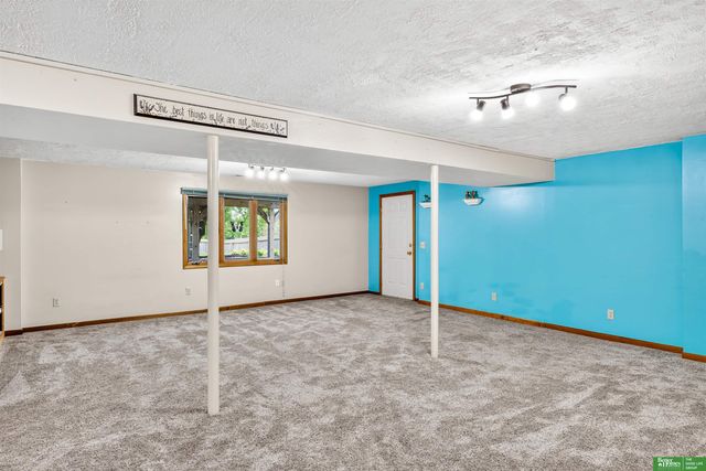 11026 N 50th Avenue, Omaha, NE 68152