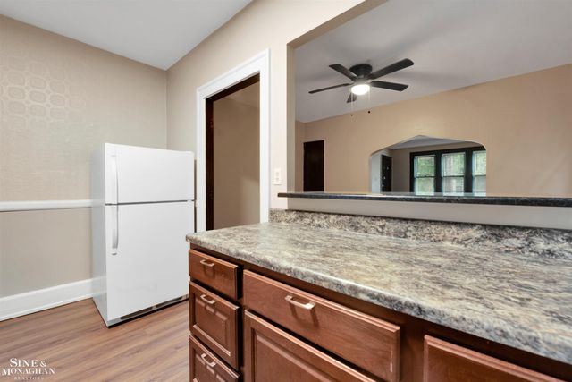 815 Beaconsfield Road 2N, Grosse Pointe Park, MI 48230
