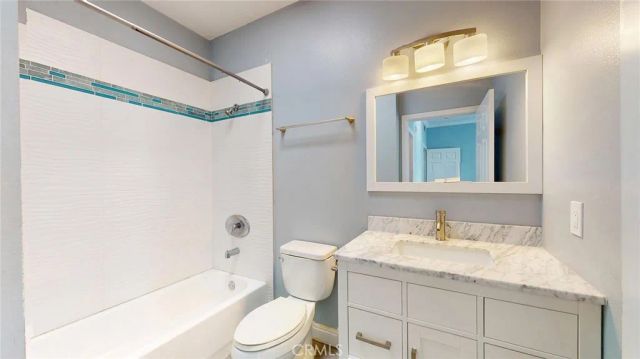 12407 Moorpark 301, Studio City, CA 91604