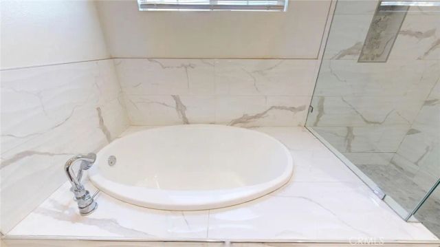 12407 Moorpark 301, Studio City, CA 91604