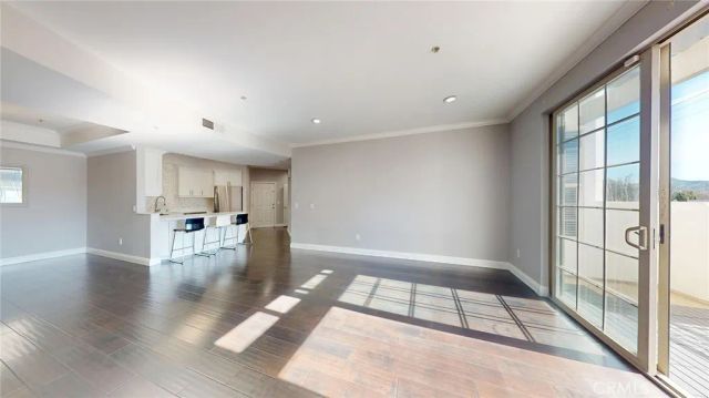 12407 Moorpark 301, Studio City, CA 91604