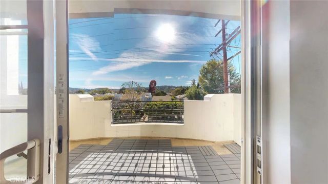 12407 Moorpark 301, Studio City, CA 91604