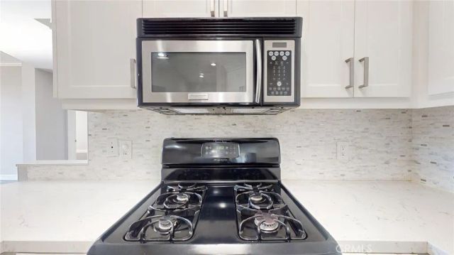 12407 Moorpark 301, Studio City, CA 91604