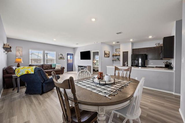 2402 Sunray CT, Lockhart, TX 78644