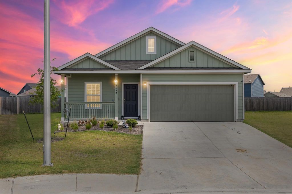 2402 Sunray CT, Lockhart, TX 78644