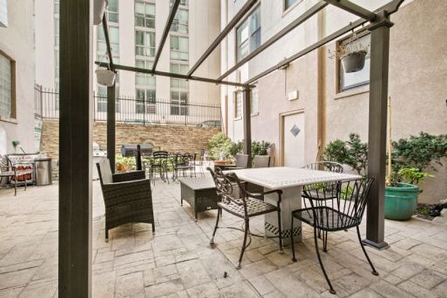 4520 N CLARENDON Avenue 206, Chicago, IL 60640