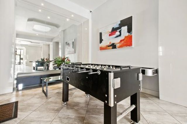 4520 N CLARENDON Avenue 206, Chicago, IL 60640