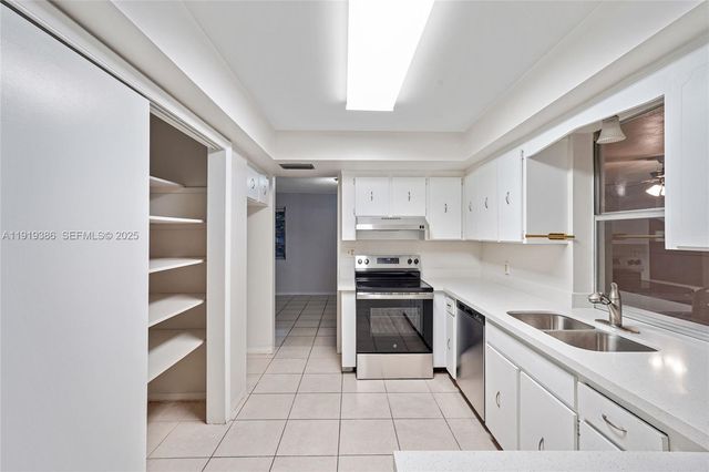 7315 Allen Dr, Hollywood, FL 33024