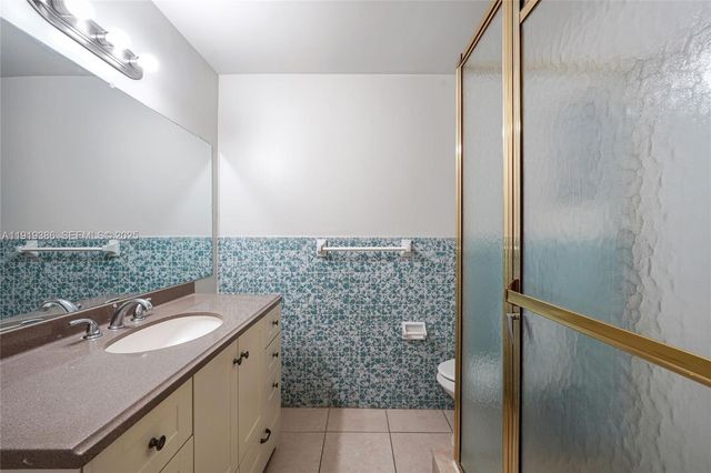 7315 Allen Dr, Hollywood, FL 33024