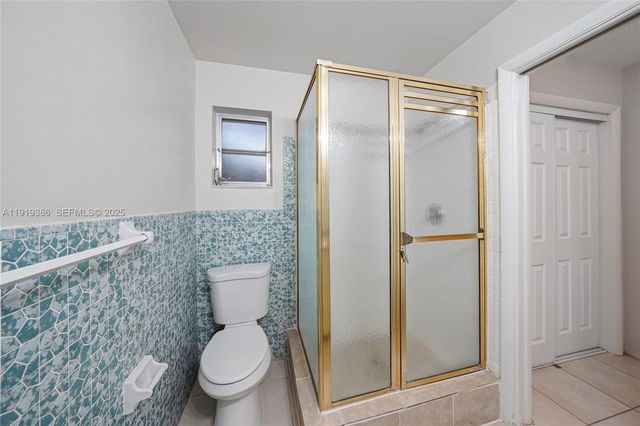 7315 Allen Dr, Hollywood, FL 33024